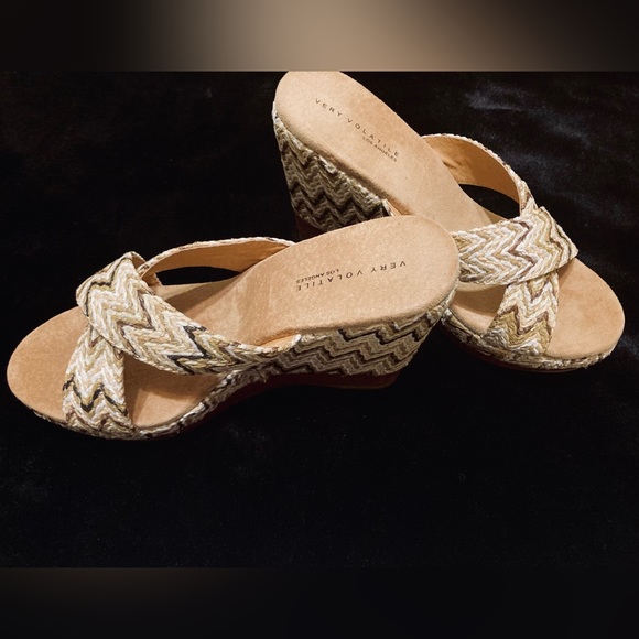 Very Volatile Tracee Wedges size 9 - Picture 3 of 10